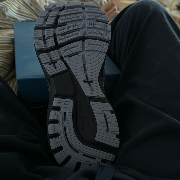 Brand new Adrenaline 22 GTS. I bought them, but my shoe size changed. - Picture 3 of 3